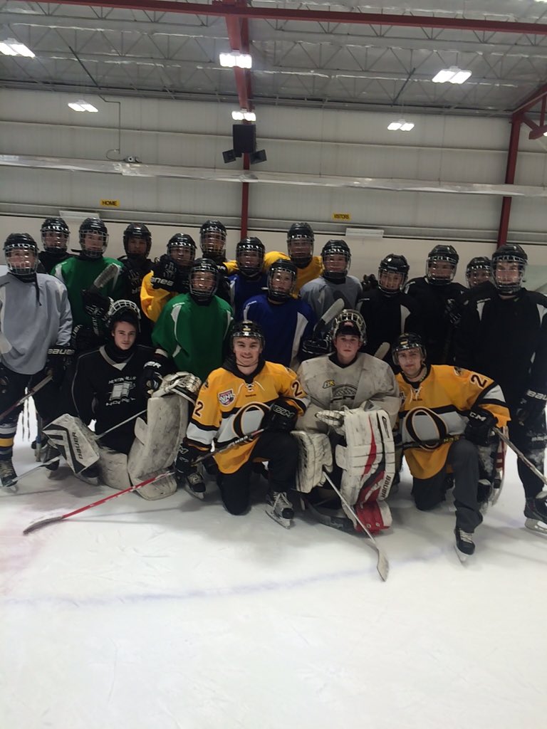 Jeremy_Klessens's tweet photo. Day 1- can you spot the pear?  #WeRowasONE #Rowtheboat #12daysofOLDS #MERRYChristmas @latts16 @Tommy14_ https://t.co/BE9QC3rw9G