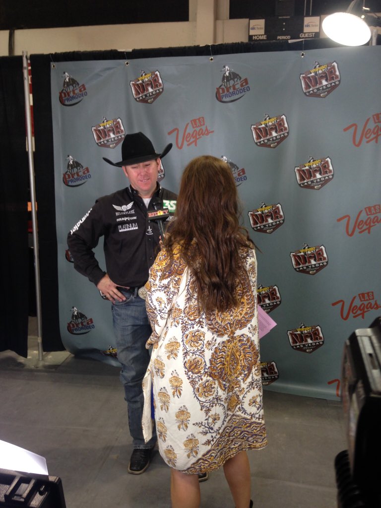 KaylaZadel's tweet photo. @TrevorBrazile wins TD with a record tying run of 6.5 seconds in round 8 #WranglerNFR @OfficialRFDTV @LasVegasNFR https://t.co/QDaEhAmjtN