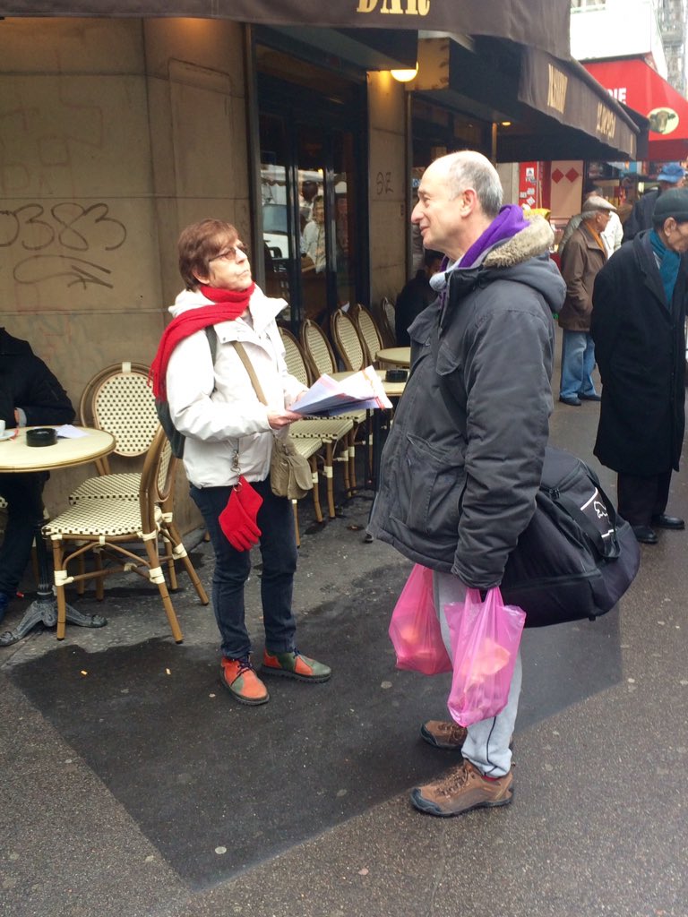 KevinHavet's tweet photo. Au marché de Simplon, on poursuit le combat pour une Île-de-France solidaire et écologiste ! #EnsembleIDF #AvecBarto https://t.co/bC8NQ43VGP