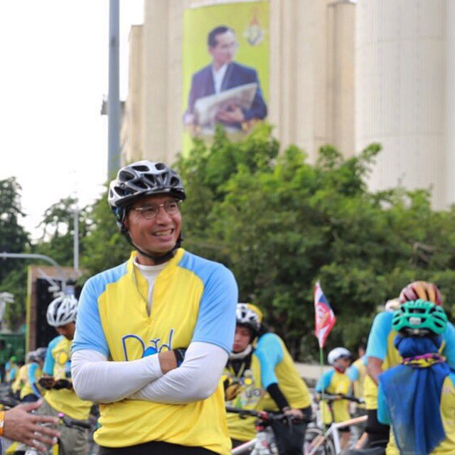 TeamKornDP's tweet photo. คุณกรณ์ในขบวน Bike For Dad ครับ https://t.co/x79i5MGyV5