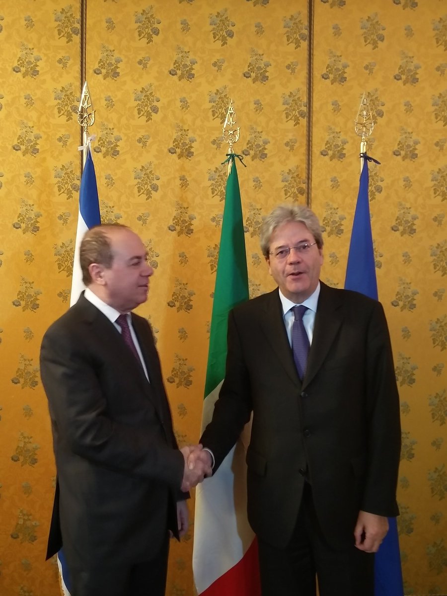 בכנס med dialogue at rome נפגש עם שר החוץ האיטלקי לפני נאום שאני אמור לשאת בעוד כחצי שעה בפני באי הכנס.