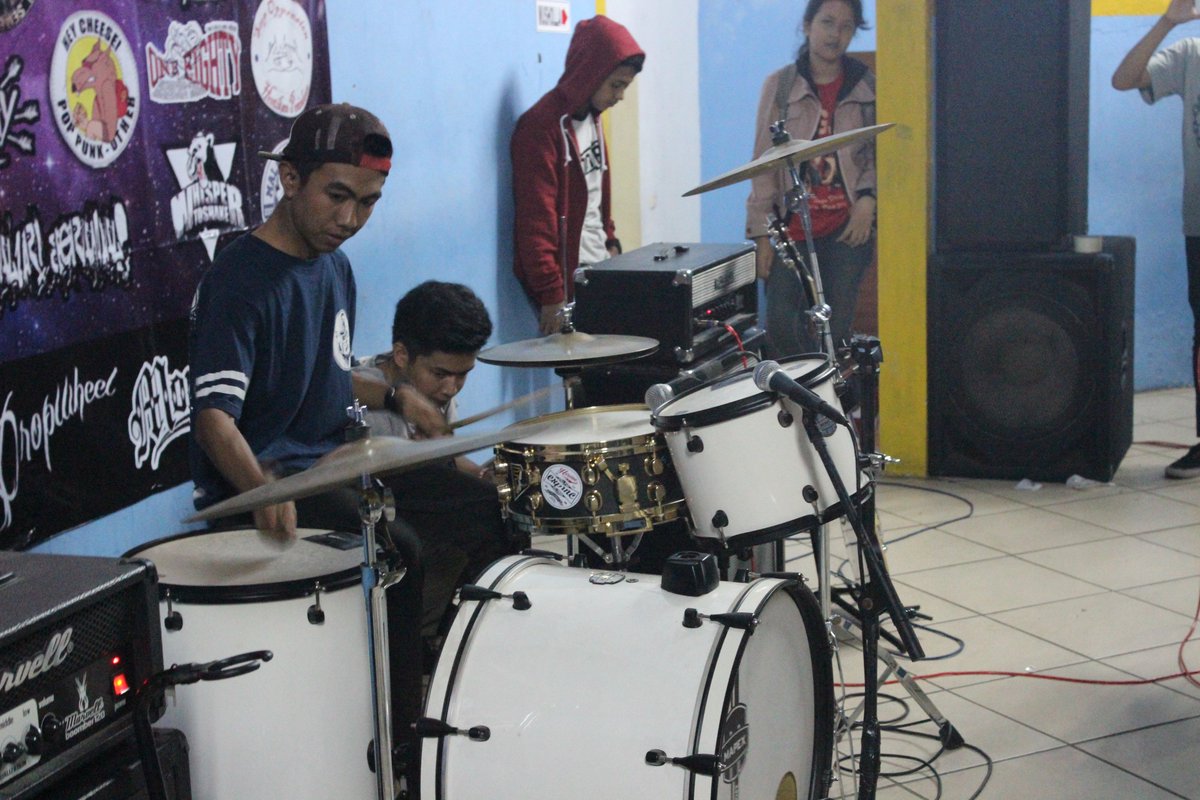 This is our Drummer <a href="/Rizky_Bitingz/">#7</a>