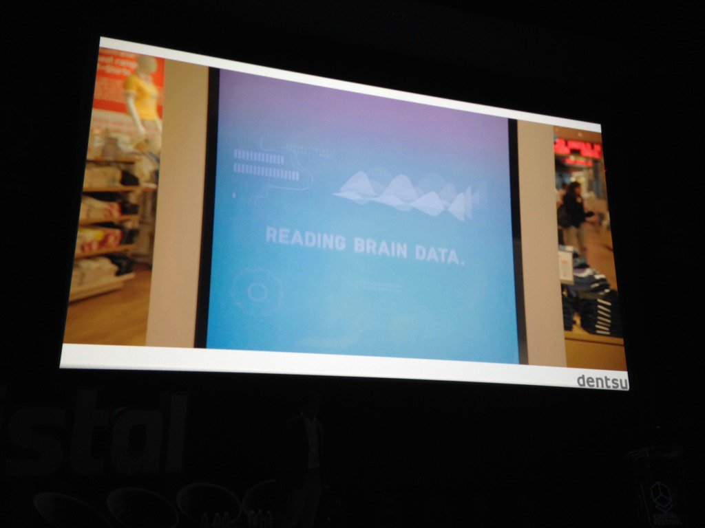 INfluencialemag's tweet image. Uniqlo analyse votre mood et utilise la #braindata pour personnaliser ses produits ! #vieconnectée