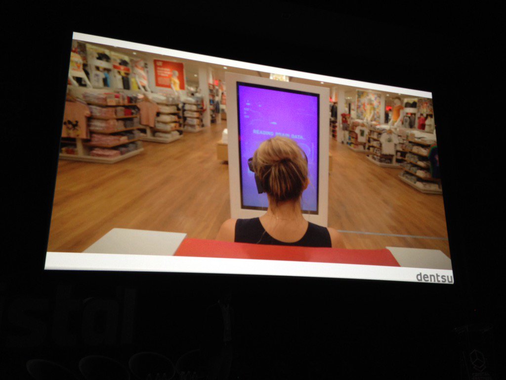 INfluencialemag's tweet image. Uniqlo analyse votre mood et utilise la #braindata pour personnaliser ses produits ! #vieconnectée
