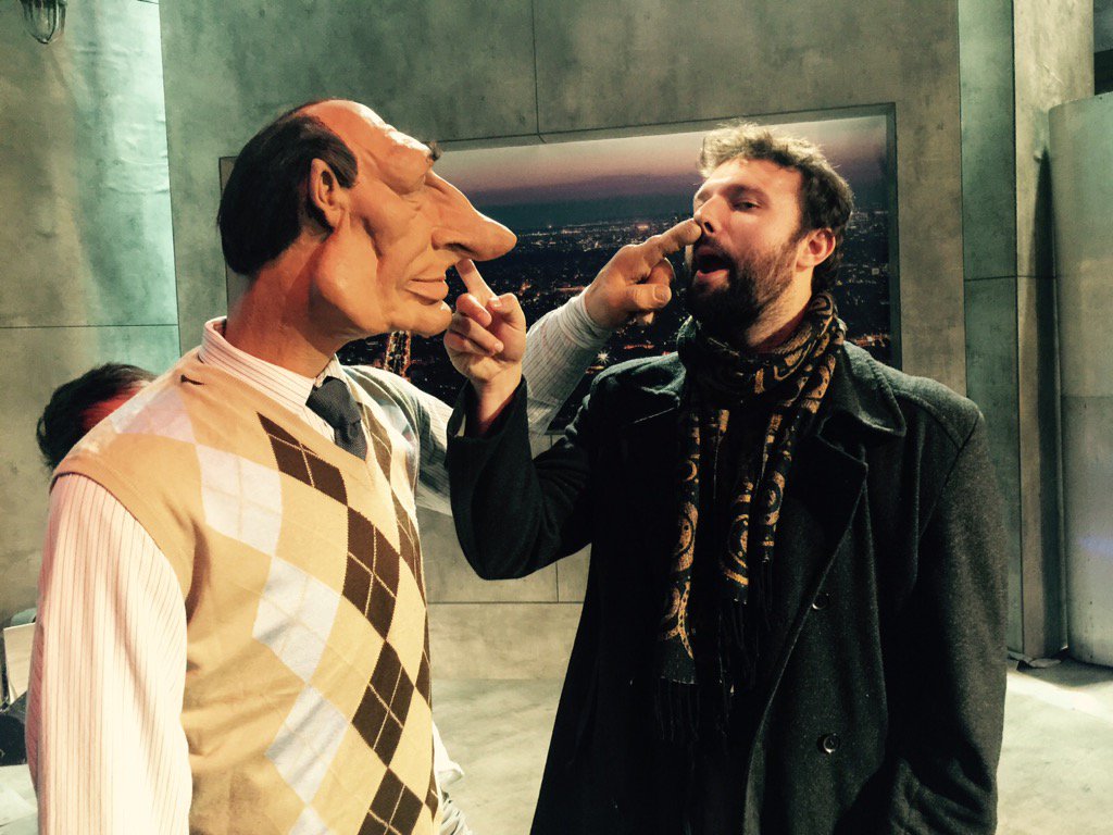 AlexisSarini's tweet photo. Ce soir les @LesGuignols sont dans le @GrdJournal ! #LGJ #happy https://t.co/tRBrACHO4D