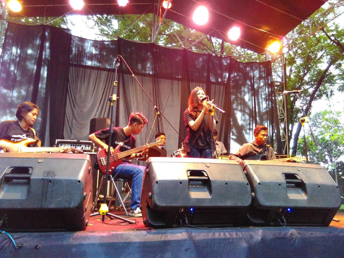 Penampilan SSBand pada Grand Final Miss IKOPIN 2015 <a href="/SS12JULI/">Sanggar Seni 12 Juli</a> #MissIKOPIN2015