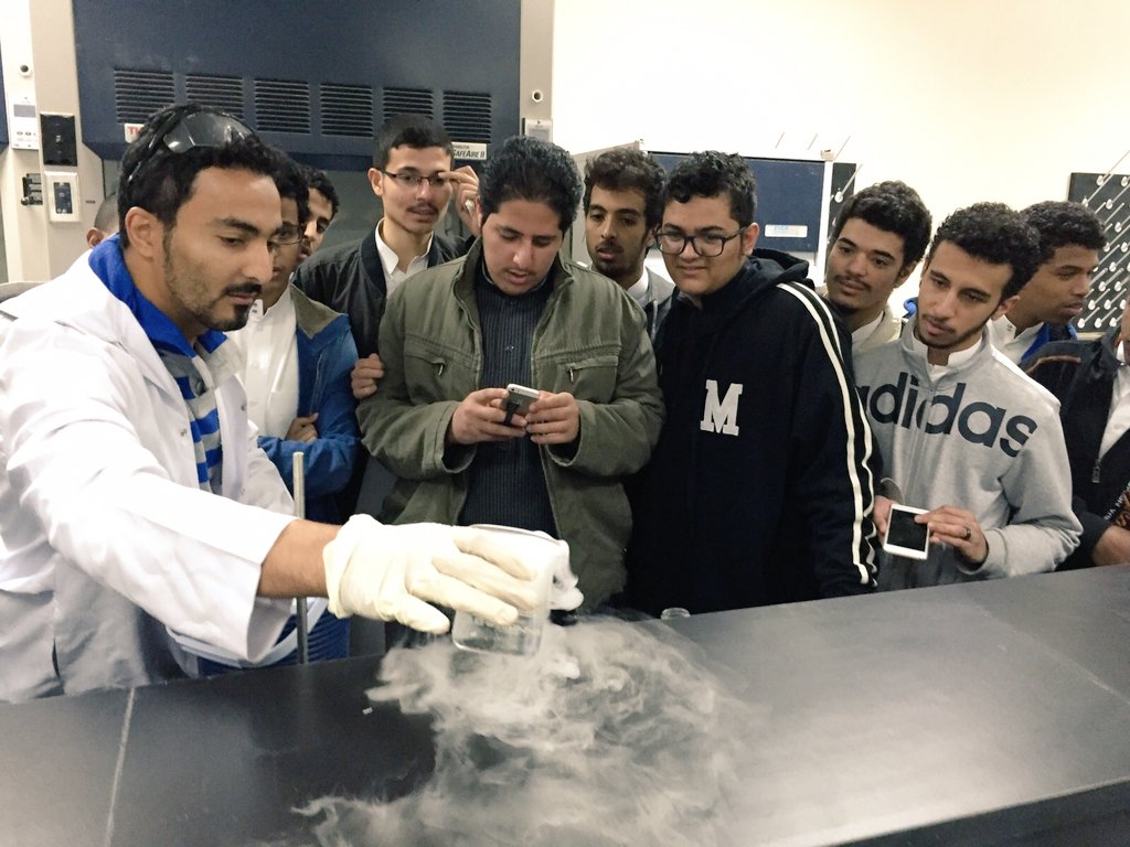 ChemClubTU's tweet photo. جانب من فعالية يوم الكيمياء ،،،

#ترجم_أفكارك
#جامعة_طيبة https://t.co/QrczwMt5Af