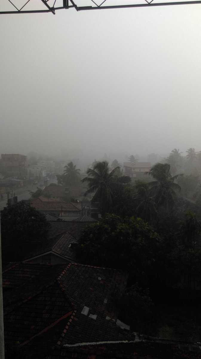 Spooky_Flyer93's tweet photo. This is negombo town right now. #heavyrains 🌁☔ https://t.co/3CqgLTasg9