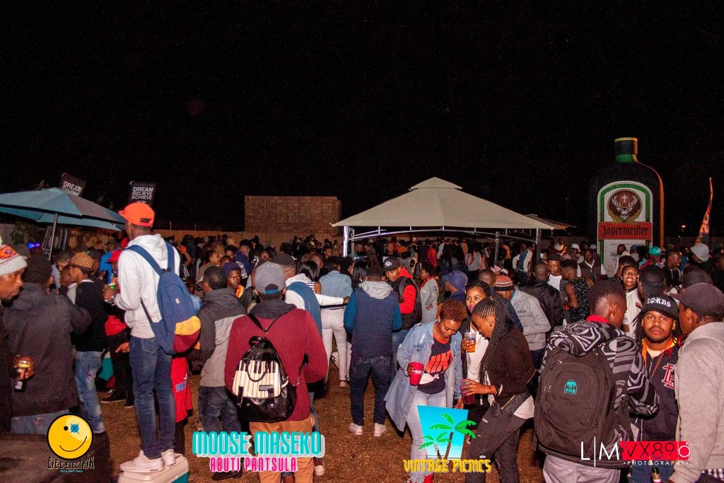 uMooseMaseko's tweet photo. Nkosiyam @ElectrykSa #3rdVintagePicnicsCandyLand was Way To Lit. 🔥🔥 CC @NkanyeziKubheka @FayFerrucci https://t.co/6ztGtgWpUC