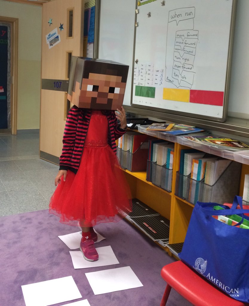 room2G's tweet photo. #HourofCode with #Minecraft https://t.co/T2keRdyl2B