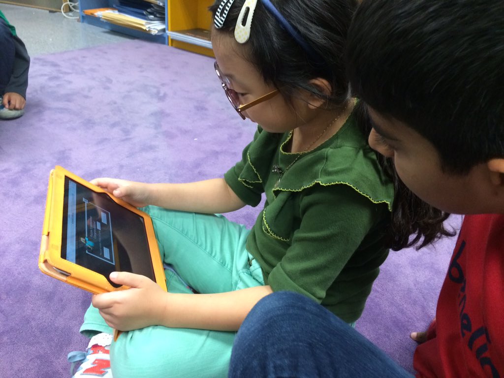 room2G's tweet photo. #HourofCode with #Minecraft https://t.co/T2keRdyl2B