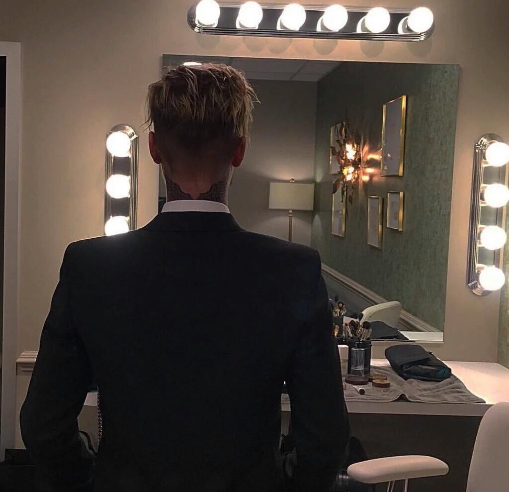 BieberArmyIND's tweet photo. @justinbieber spotted in @latelateshow with @JKCorden . and his new tattoo 😍😍😍 + justin in tuxedo 🔥🔥🔥 https://t.co/b02ZXT6Sur