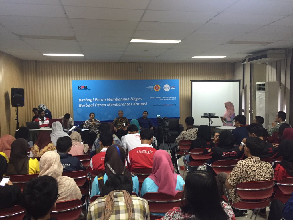 KPK_RI's tweet photo. Temu Komunitas Mahasiswa Antikorupsi. Hadir diantaranya perwakilan dari @flac_indonesia @KOINunila dan banyk lagi https://t.co/QGkcBcYuWy