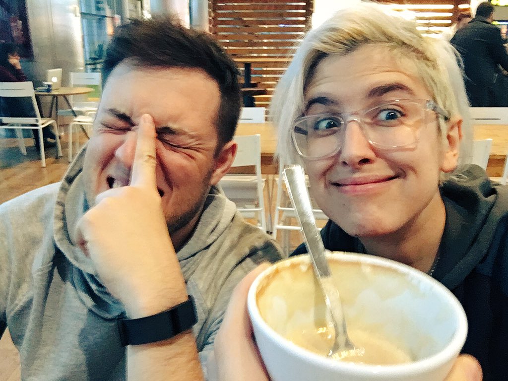 whodsuw's tweet photo. QUE NOS VAMOS A DISNEY. SÍ, OTRA VEZ. NUNCA ES SUFICIENTE. https://t.co/4oDYjkHYDl