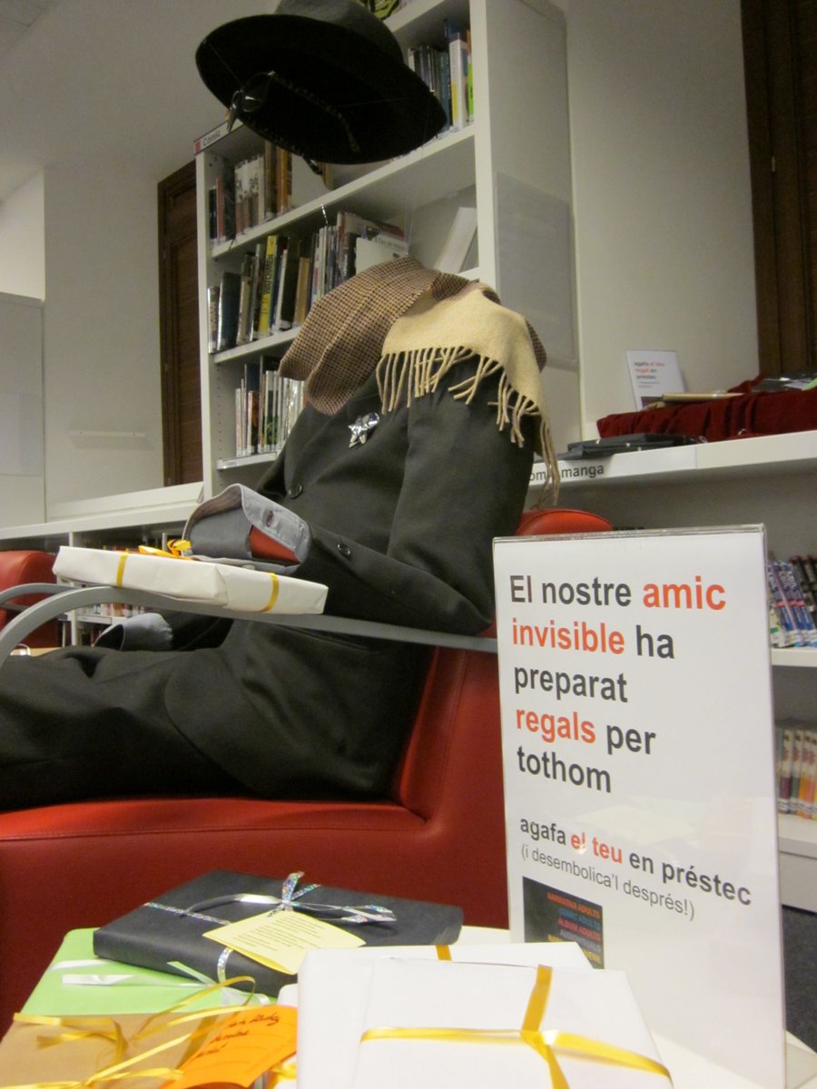 biblioteques_gi's tweet photo. L'amic invisible a les @biblioteques_gi
#lamicinvisible #nadalalabiblio https://t.co/lm8YYb1M7g