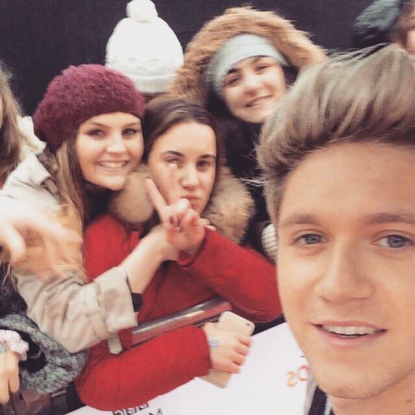1D_24hNews's tweet photo. Niall on the red carpet of #BBCMusicAwards in Birmingham yesterday ❤️
#MTVStars One Direction #MadeaInTheAM https://t.co/y1hZ8gDuRx