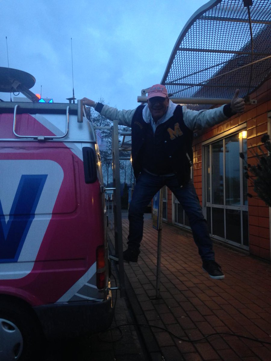 We kunnen beginnen #fredje <a href="/fredzuiderwijk/">Fred Zuiderwijk</a> is binnen! #vb15