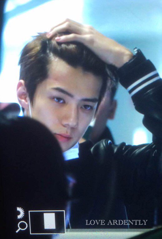 BUBBLETEAHOLIC's tweet photo. [Preview] 151211 #SEHUN @ NKG Airport cr: Love_Ardently https://t.co/npDwOStGi4