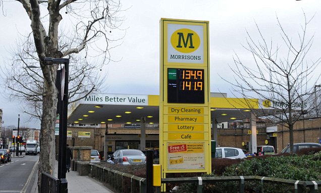CharlesDarrowUK's tweet photo. Morrisons and Asda to cut petrol to less than £1 a litre https://t.co/Nf89FDQ8zl https://t.co/yt6KcagRDz