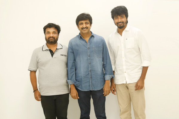 jannathulrahmat's tweet photo. LATEAA VANTHALUM LATESTA VARUVOMLA...
ON A SAME DAY #2GR8 NEWS WOW
@Siva_Kartikeyan @RDRajaofficial @jayam_mohanraja https://t.co/rlz57FSQU5