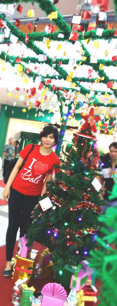 gracialenny's tweet photo. @singkawanggmall #familyphotocontestSGM #christmas #wishingtree #mywish #photography https://t.co/ESxCFmA2id