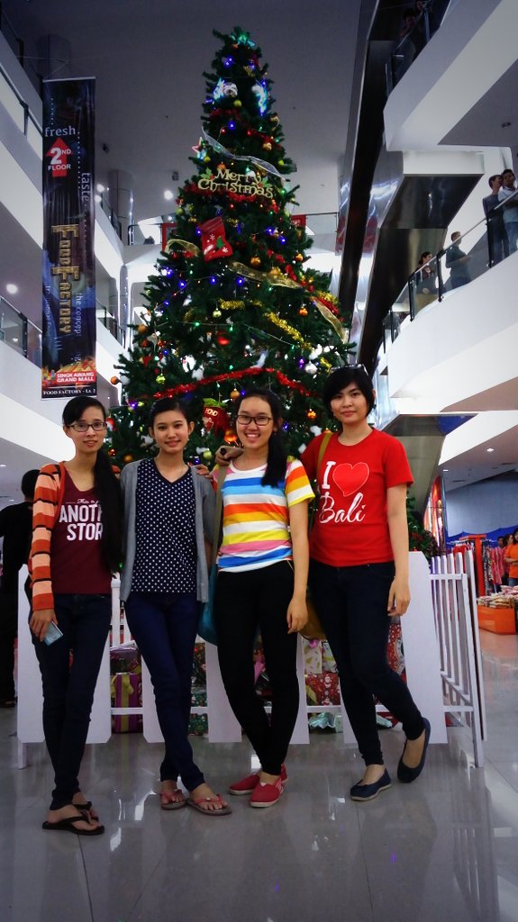 gracialenny's tweet photo. @singkawanggmall #familyphotocontestSGM #christmas #wishingtree #mywish #photography https://t.co/ESxCFmA2id