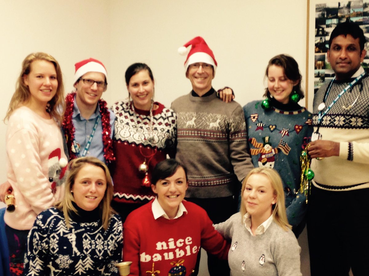 TODAY: 1pm, Royal Fort Gardens. Let's break the Xmas jumper world record! socsi.in/MZpn4 @UHBristolNHS