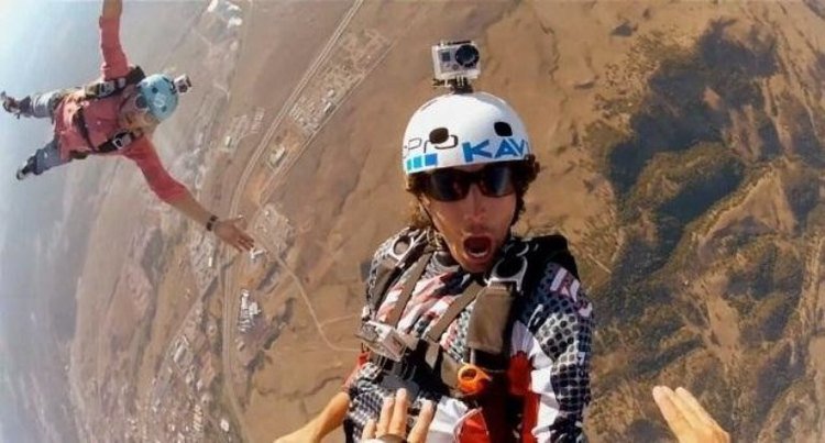 InvestorHU's tweet photo. A #GoPro lehet az #Apple következő célpontja. #stocks https://t.co/lehY9EGuln https://t.co/IzOVLtW6AY