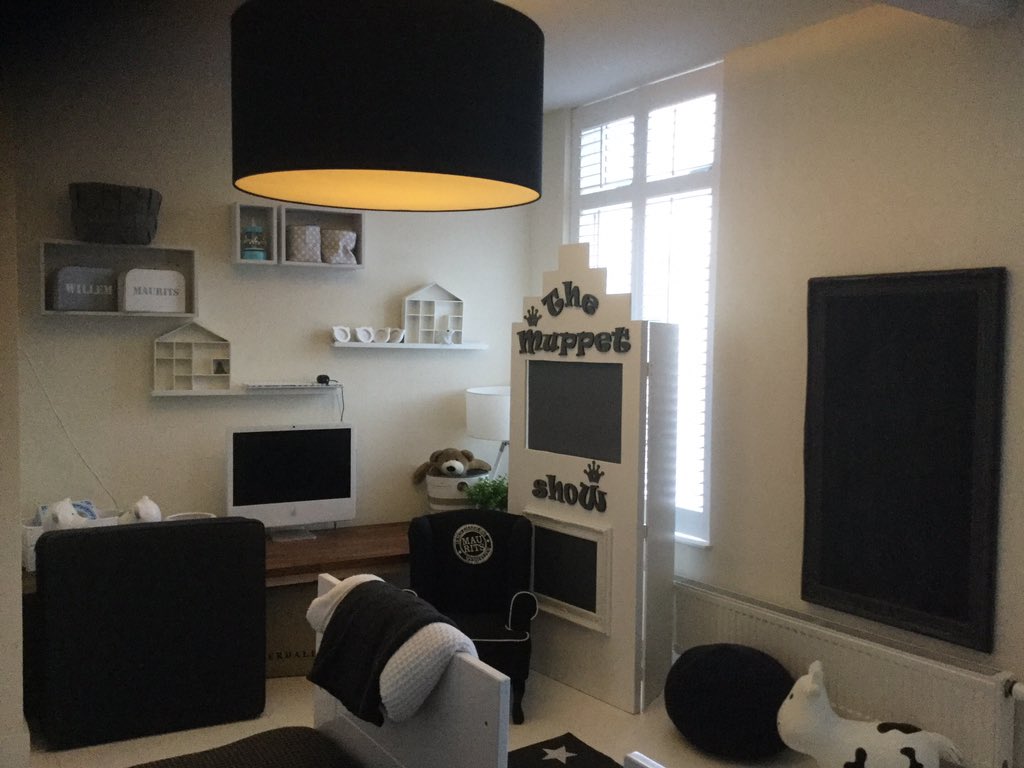 jatibee's tweet photo. #Jasno #shutters geplaatst in #Lisse. Mooi en klassiek. https://t.co/Kn81sdNNAd