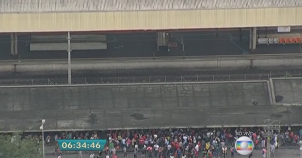 g1politica's tweet photo. Suspeita de bomba esvazia estação Guaianases da linha 11 da CPTM https://t.co/QAdUuROEjU  #G1 https://t.co/2ABPu2W8M3