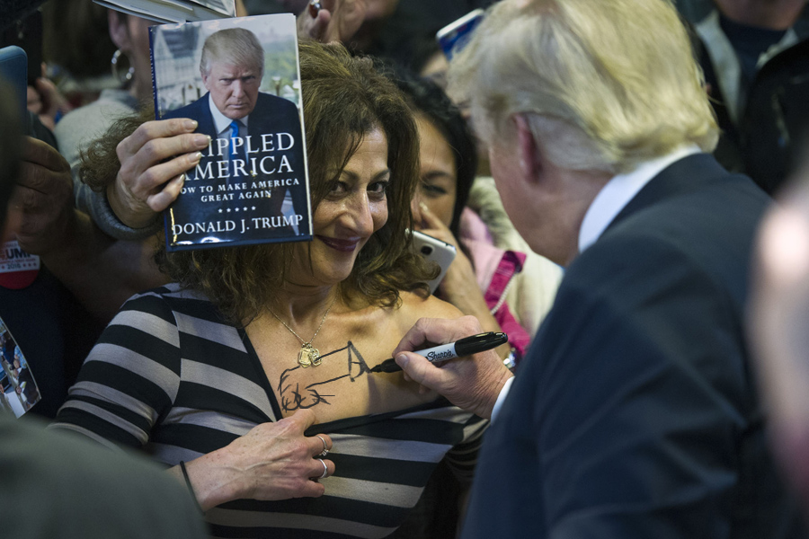 supermegadrivin's tweet photo. Il est con ce Trump. https://t.co/mkKU4FiVym