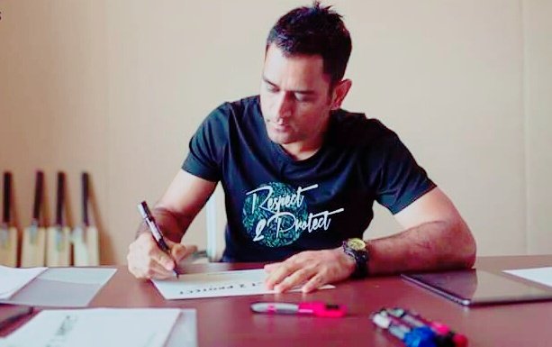 SunitaS1807's tweet photo. My handsome baebyyy ❤😻 He is signing for such a good cause .#Respect2Protect https://t.co/hlcGwJRBQz