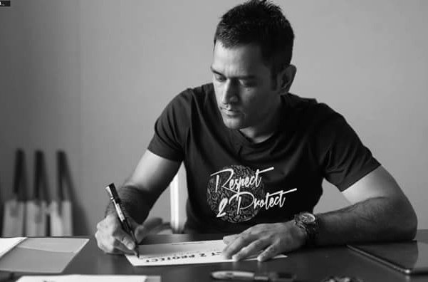 SunitaS1807's tweet photo. My handsome baebyyy ❤😻 He is signing for such a good cause .#Respect2Protect https://t.co/hlcGwJRBQz