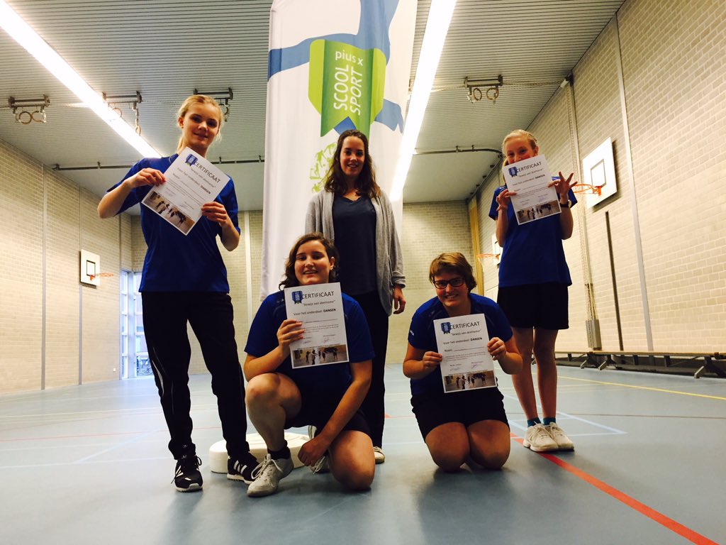 Scoolsport's tweet photo. De danscertificaten zijn weer meer dan verdiend! #scoolsport #dansen #piusxcollege https://t.co/oS7DCXSwAL