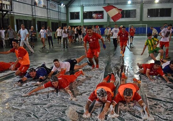 Hoy Independiente despide el año en nuestro estadio. Felicitamos a todos por el merecido ascenso a Primera División.