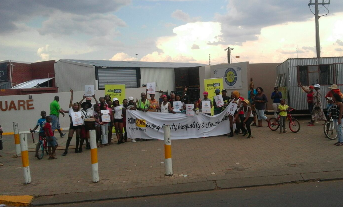 #Action2015 Flash Mob at Sebokeng. #GlobalGoals #ClimateChange <a href="/Action2015Youth/">Action/2015Youth</a>