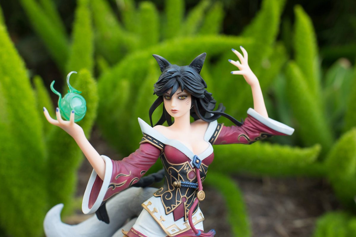 Ante las quejas de los usuarios, Riot ha decidido no lanzar la nueva figura de Ahri. riot.com/1SSawmT