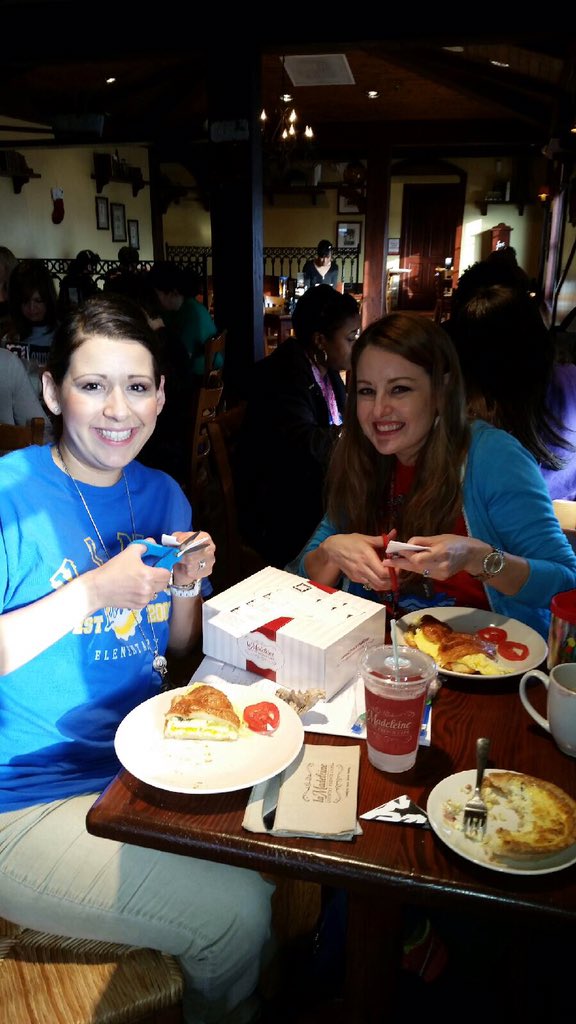 MrsACarrasquero's tweet image. Counselor's Mtg! Individuality Activity #coreessentialvalues @MrsDSutherland