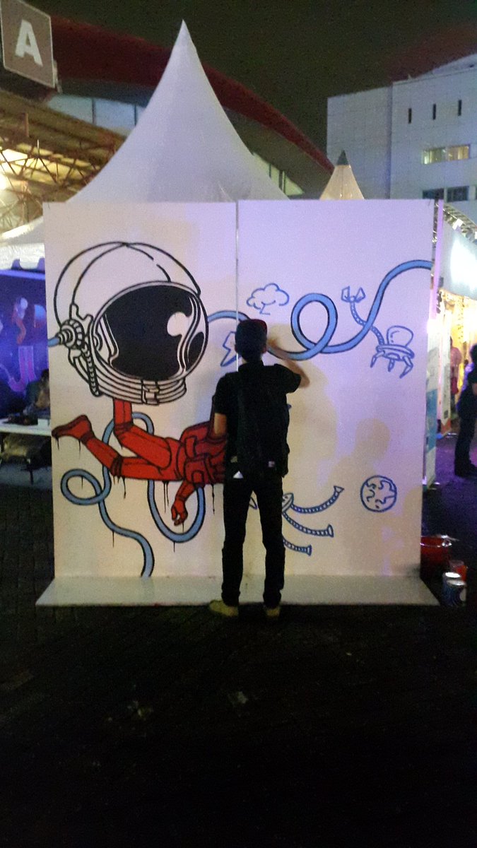 JUICEindonesia's tweet photo. Mural by @demokreatif #Juiceindonesia #TapandPrint #Juicedwp15 #JUICEROOM https://t.co/mlDYzx3gN2