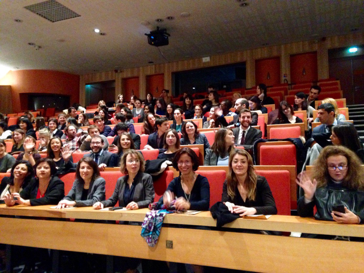 PromoA_JACQUARD's tweet photo. Amphithéâtre de garnison des #DESSMS 2014-2015 avec les promotions DH,DS et AAH. En route pour l'aventure ! https://t.co/JpDSON2biz