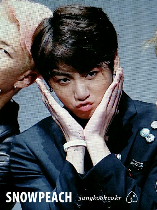 JUNGKOOKcokr's tweet photo. 151211 꽃받침🌼🌹🌸의 3단계 #정국 @BTS_twt https://t.co/LL1TWUDsU0