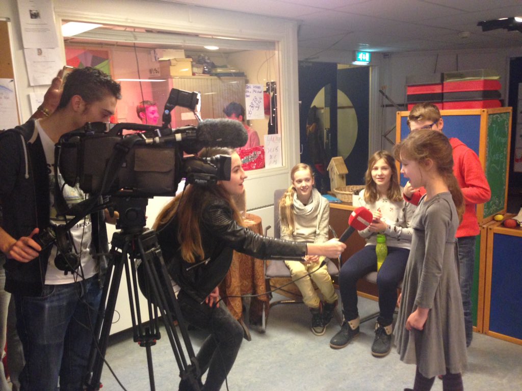 Mariken2Wicked's tweet photo. Vanavond 18u tv @studio040: dj Ward & dj Robin draaien vanuit het glazen huis en vele acties #doe040 #radioDOEfm https://t.co/SyPIA1xbkB