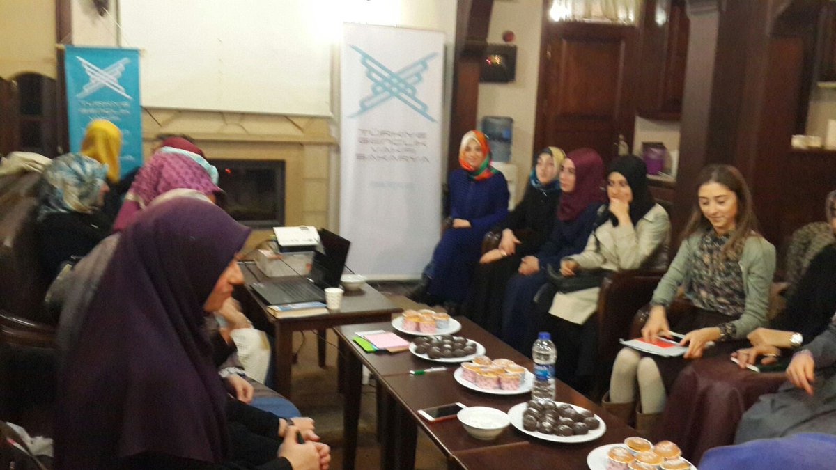 Demli Muhabbet programı Arş. Gör. Ensar Muslu'nun katılımlarıyla gerçekleşti. #KadınveAile