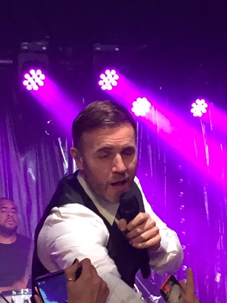 GabbitasMichael's tweet photo. Awesome charity night @stephennicholas @BeverleyDeCol @bupsibrown @Celeb_FC @plsoj85 https://t.co/FzM7wf67Qi