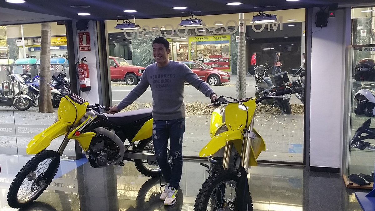 OriolMotos's tweet photo. Que bé s'ho passarà amb les seves noves #Suzuki #RM250 i #RM450 @SuzukiMotoES @AleixEspargaro https://t.co/RWHAii7AEi