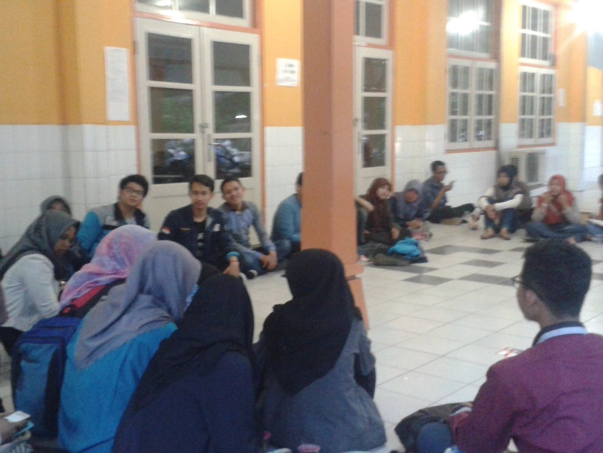 Sedang berlangsung sharing/roadshow dari <a href="/BEMUndip_Harkam/">BEM Undip Harkam</a> <a href="/BEMUndip_/">BEM UNDIP</a>