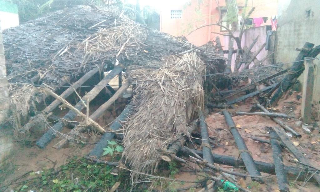 90sKidu's tweet photo. @Yaaro_ @isai_ கடலூரிலிருந்து 15கிமீ தொலைவுக்கு மேல் சென்றால் இப்படி தான் இருக்கும் பல ஊர்கள் https://t.co/SYUwOMrCuq