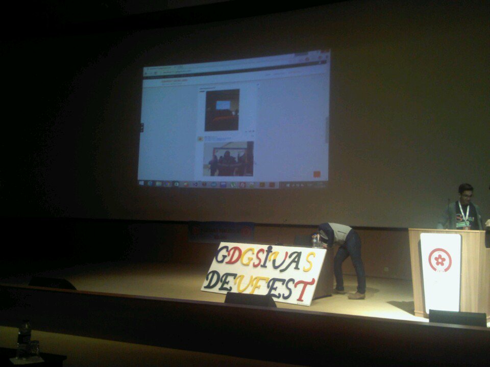 burak4242TR's tweet photo. #devfestsivas. #GDG @muhammedemini (@ Cumhuriyet Üniversitesi Kültür Merkezi in Sivas) https://t.co/bihV0X2Cpa https://t.co/njN4PnilBt