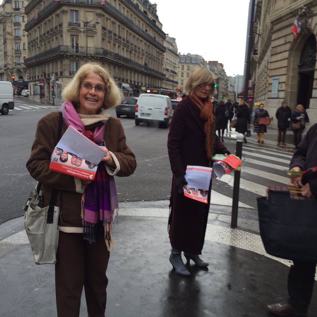 v_bocquillon's tweet photo. A Raspail, mobilisation du @psparis6 pour convaincre les derniers indécis #VotezBarto @AvecBarto @AvecMariePierre https://t.co/VhG9F6RDeR