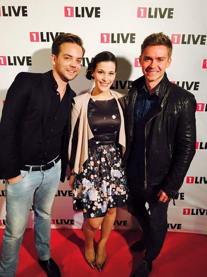 m3lly's tweet photo. What a great night it was :') w/ @JonasWixforth @timschrankel @WDR_3sechzich @1LIVE @1LIVE_Krone #Krone15 https://t.co/6RrZDhyvU7